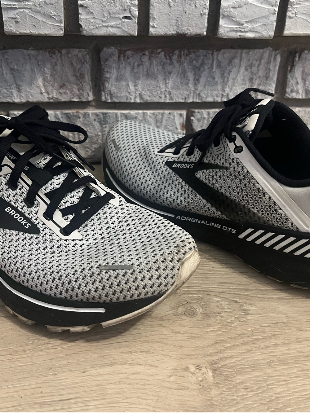Brooks Men’s Adrenaline GTS Running Shoes - Black & White